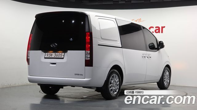Hyundai Staria 2022 — photo 2