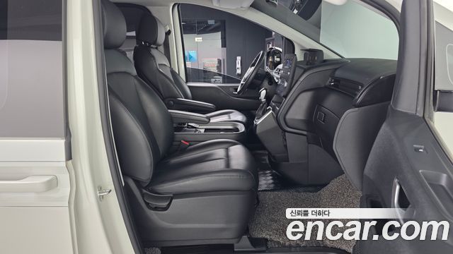 Hyundai Staria 2022 — photo 11