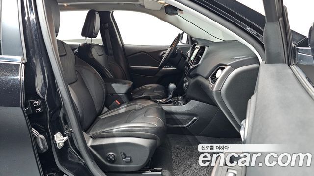 Jeep Cherokee 2021 — photo 13