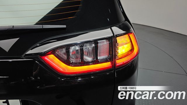 Jeep Cherokee 2021 — photo 9