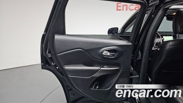 Jeep Cherokee 2021 — photo 15