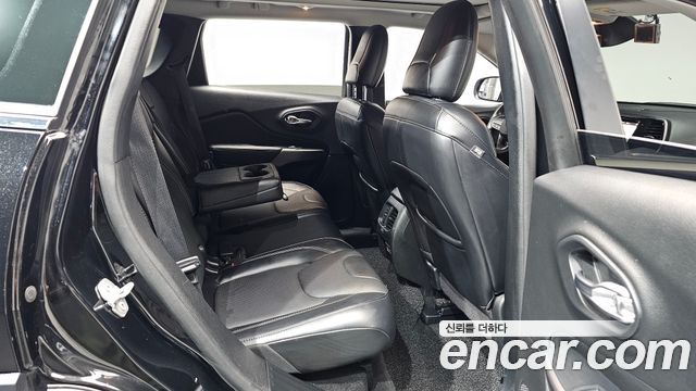 Jeep Cherokee 2021 — photo 16