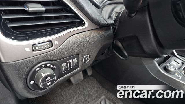 Jeep Cherokee 2021 — photo 38