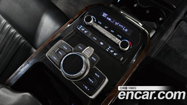 Genesis EQ900 2016 — photo 17
