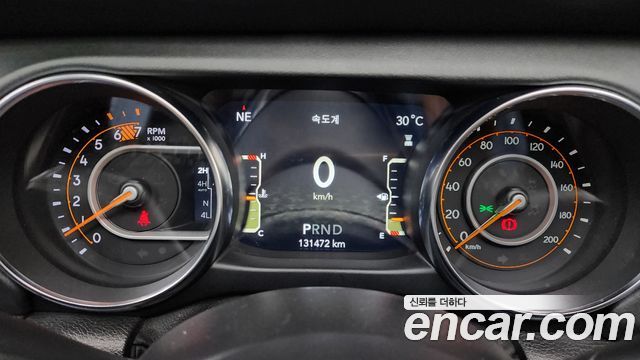Jeep Wrangler 2020 — photo 11