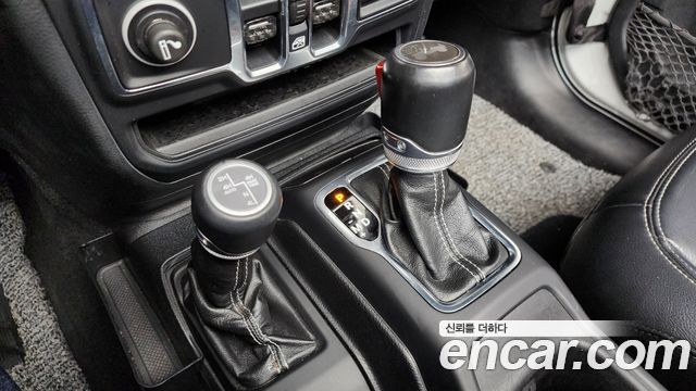 Jeep Wrangler 2020 — photo 12