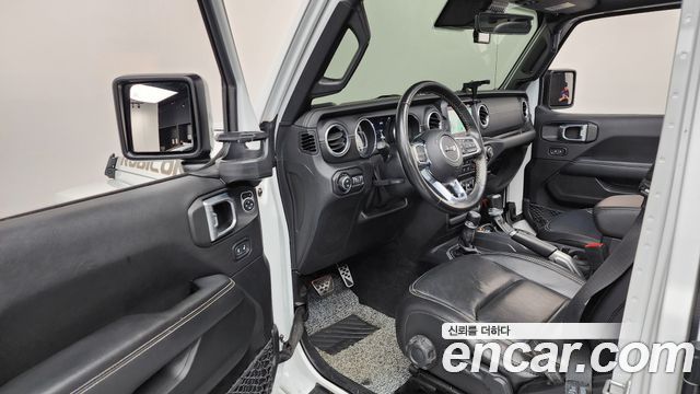 Jeep Wrangler 2020 — photo 13