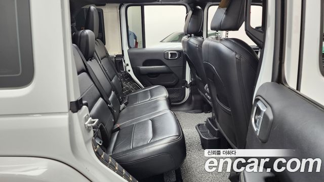 Jeep Wrangler 2020 — photo 17