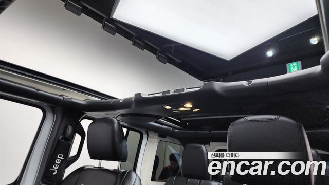 Jeep Wrangler 2020 — photo 25