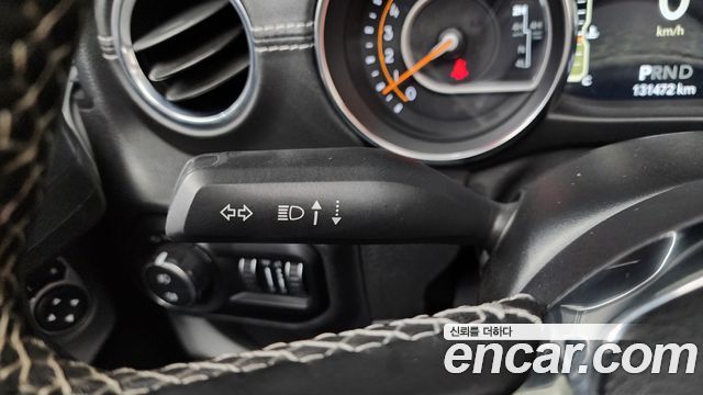 Jeep Wrangler 2020 — photo 28