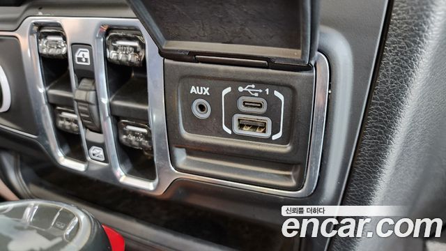 Jeep Wrangler 2020 — photo 30