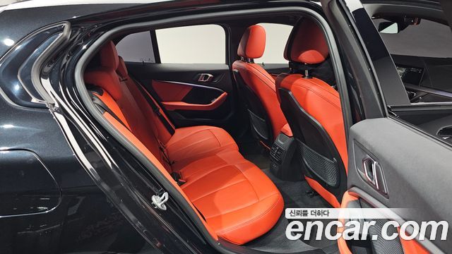 BMW 1-Series 2021 — photo 18