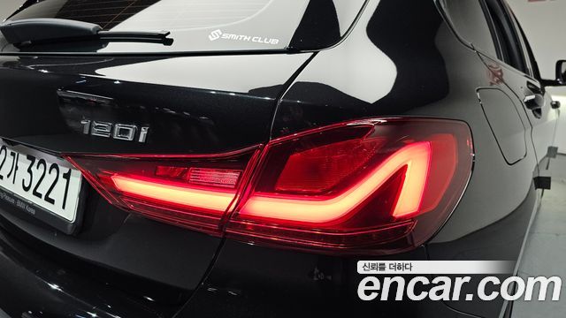 BMW 1-Series 2021 — photo 9