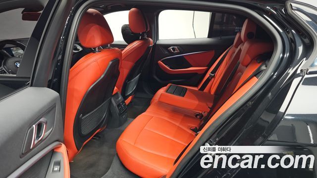 BMW 1-Series 2021 — photo 16