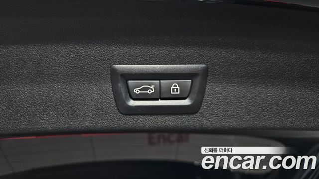 BMW 1-Series 2021 — photo 32