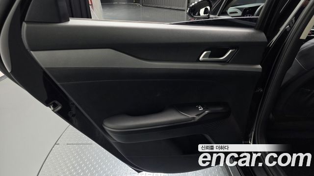Kia K5 2023 — photo 15