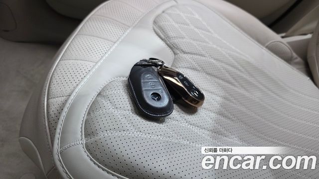 Mercedes-Benz EQS 2023 — photo 32