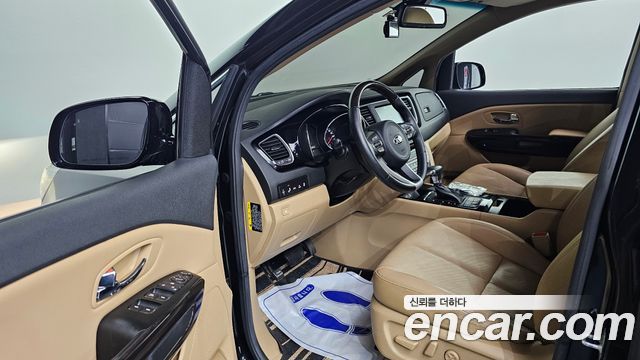 Kia Canival 2018 — photo 10