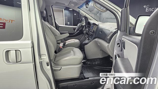 Hyundai Starex 2019 — photo 11