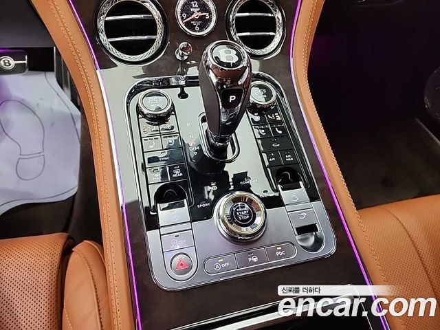 Bentley Continental 2022 — photo 9