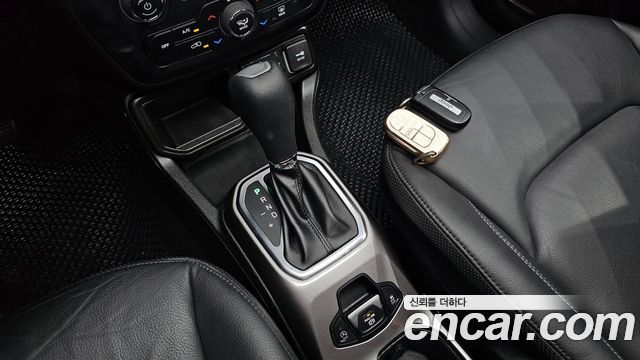 Jeep Renegade 2022 — photo 12