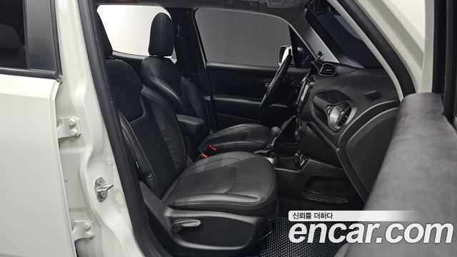 Jeep Renegade 2022 — photo 13