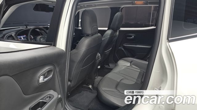 Jeep Renegade 2022 — photo 18