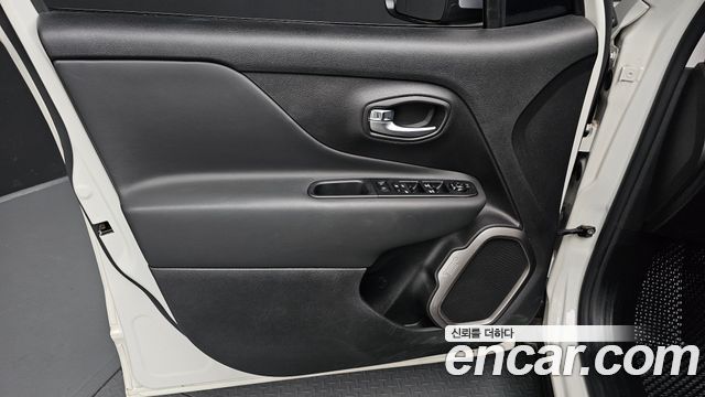 Jeep Renegade 2022 — photo 14