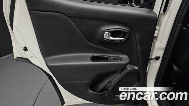 Jeep Renegade 2022 — photo 15