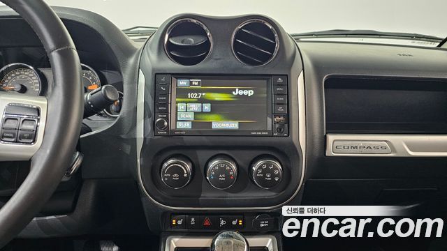 Jeep Compass 2015 — photo 13
