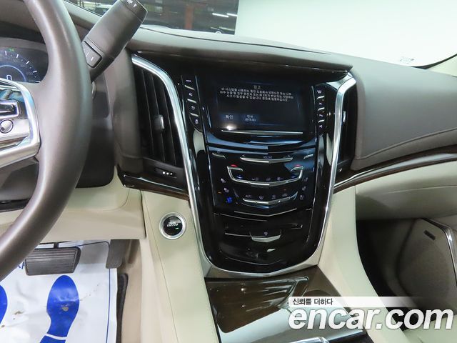 Cadillac Escalade 2017 — photo 10