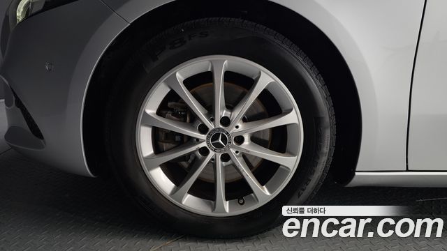 Mercedes-Benz A-Class 2019 — photo 5