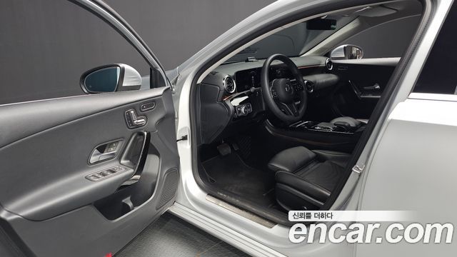 Mercedes-Benz A-Class 2019 — photo 10