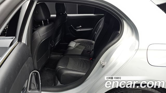 Mercedes-Benz A-Class 2019 — photo 11
