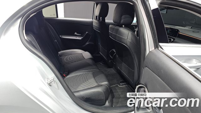 Mercedes-Benz A-Class 2019 — photo 12