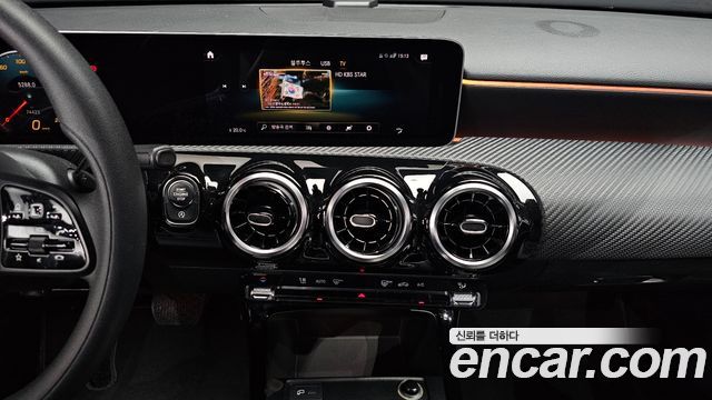 Mercedes-Benz A-Class 2019 — photo 13