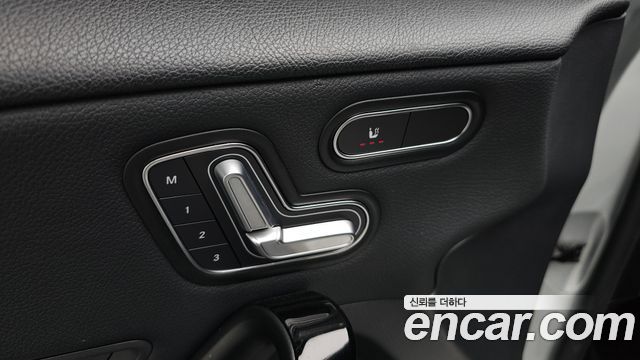 Mercedes-Benz A-Class 2019 — photo 18