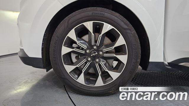 Kia Canival 2023 — photo 5