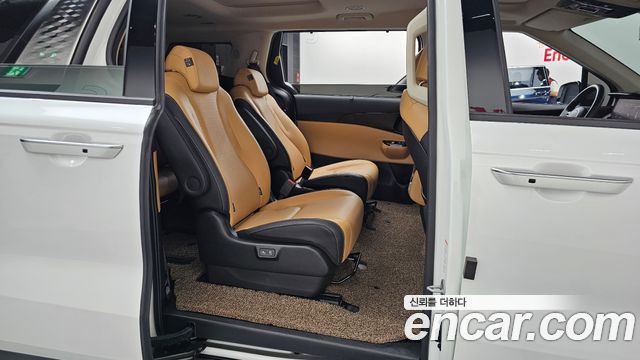 Kia Canival 2023 — photo 17