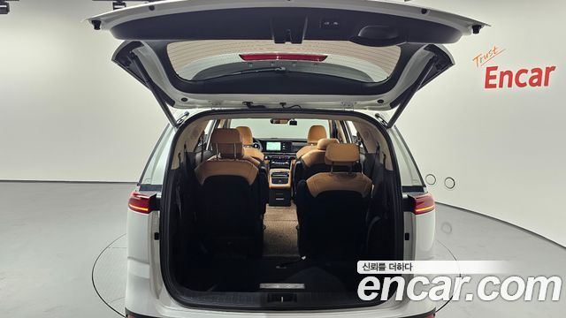 Kia Canival 2023 — photo 24