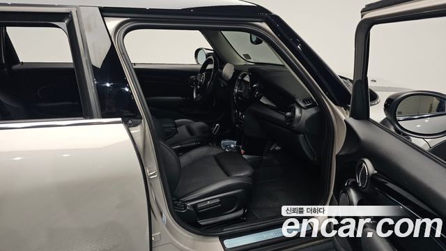 Mini Cooper 2022 — photo 17