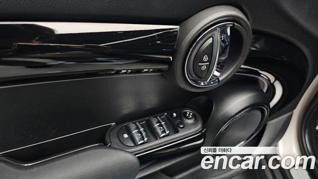Mini Cooper 2022 — photo 24