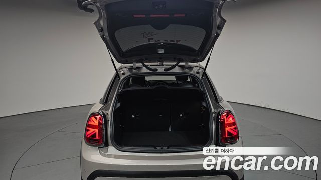 Mini Cooper 2022 — photo 26