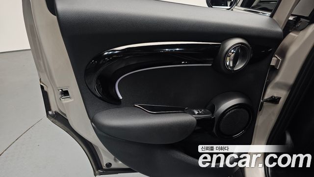 Mini Cooper 2022 — photo 15