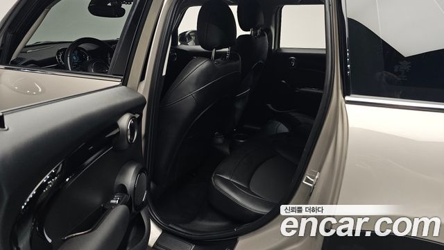 Mini Cooper 2022 — photo 16