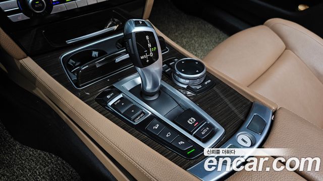 BMW 7-Series 2014 — photo 9