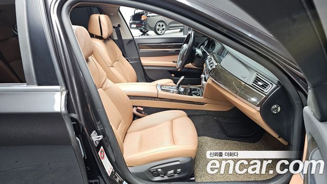 BMW 7-Series 2014 — photo 10