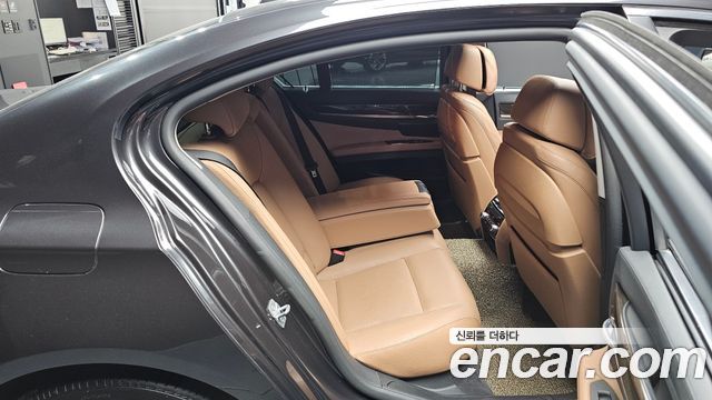 BMW 7-Series 2014 — photo 11