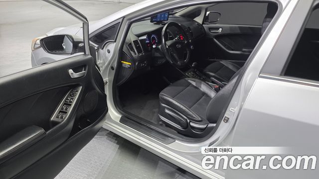 Kia K3 2015 — photo 10