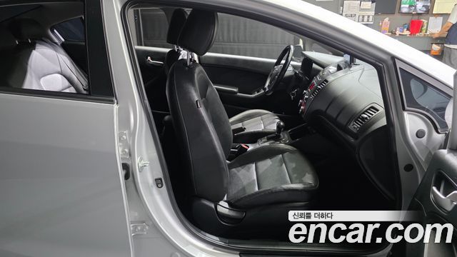 Kia K3 2015 — photo 12